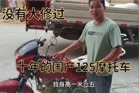 国产125排量跨骑摩托车，朋友的坐驾！骑上它路上也挺拉风！视频封面