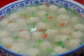 丸子汤，不要直接放盐和料酒，诀窍告诉你，汤鲜味美，鲜嫩多汁视频封面