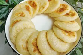 1斤面1斤水，教你简单做烫面小糖饼，柔软劲道，个个鼓包凉了不硬视频封面