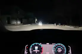 怪不得都想买奥迪，感受一下奥迪夜间行驶矩阵大灯的照射效果！