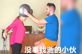 搞笑配音，被儿子整蛊的老母亲。视频封面