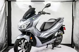 五羊摩托的中型150踏板车来袭，高端，大气之作。售价:13390元。视频封面