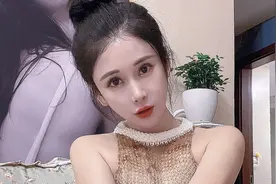 因为长得太漂亮  处处受人排挤，一个朋友也没有，该如何是好！视频封面