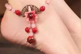 为何古代女子在脚腕上系红绳，背后原因让人惋惜