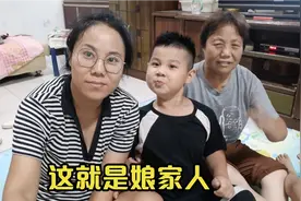 舅妈给外甥买衣服，清清很感动，买新称一家人赶紧称称体重，开心视频封面