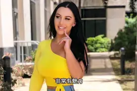 长相甜美的瑞典模特，曲线的身姿，堪比美国红人金·卡戴珊视频封面