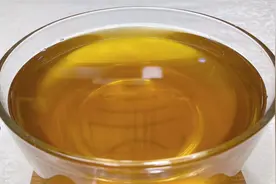 大厨做菜不能缺的增香“万能材料油”，冷热、炒拌通用，配比详细视频封面