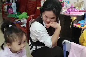 二胎家庭，姐姐学习经常被妹妹影响，专注力不好，夫妻俩很无奈视频封面