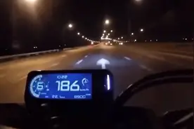 本田CB500F夜晚极速测试 车猛人更猛视频封面