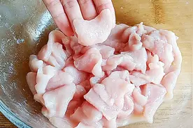 做猪肉时，瘦肉发柴嚼不动？大厨教您几招，吃肉和吃豆腐一样软嫩