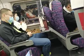 回深圳的高铁🚄上，一美女不停的打电话，是个做生意的人才视频封面