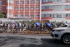 上海肺科医院门口排队近500米，太难了！视频封面