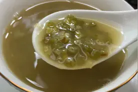 夏日必备佳饮：广东绿豆糖水，这样煮好喝消暑又去火
