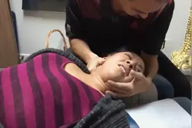 看看国外的正骨术，骨头咔咔作响视频封面