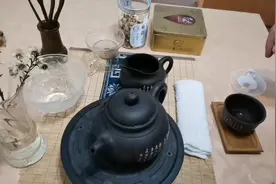 自制减肥茶轻松痩腰，普洱茶加入这几朵花快消除腰部多余脂肪。视频封面