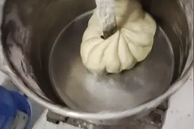 想变得年轻，只有一个办法就是让自己去做事，能够多做事视频封面