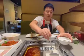 连续辛苦了一星期，老公说要撂挑子不干，秀秀急忙带出去吃顿好的