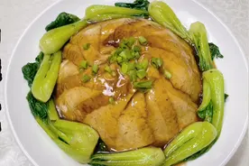 经典名菜八大碗之一的扣碗豆腐，教你正宗做法，鲜香软嫩又多汁！
