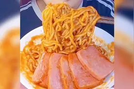 火鸡面太辣怎么办，加一半炸酱，好吃又没有那么辣