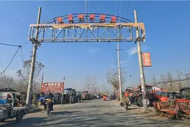 全国最大的二手农机市场，山东临沂徐蒲坦村，到底有多大？视频封面