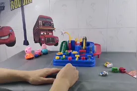 乔治生日玩的新玩具趣味闯关大冒险视频封面