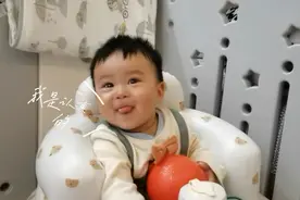 五月宝贝生病今天退烧了，还要继续吃药，但不影响我的正常生活。视频封面