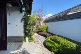 青山绿水美如画 中式庭院才是家 云南99平平层桃花源系合院别墅视频封面