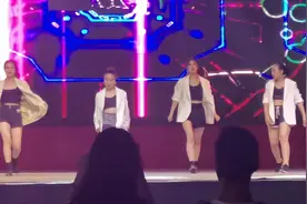 五个辣妈来个热舞，媳妇不让拍，我偷拍视频封面