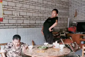 昨天再不堪也过去，明天会怎样还没来，今天苦与乐也珍惜视频封面