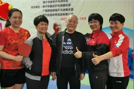 72岁世界乒乓球元老杯冠军黄建疆在广西南宁与年轻球迷互动交流视频封面