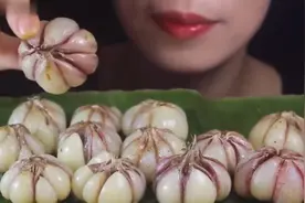 看着超级香的炒整头蒜🧄 有没有喜欢吃的 嘿嘿 😂视频封面