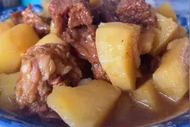 这样做的土豆炖牛肉月子里也可以吃，牛肉软烂入味土豆软糯营养好