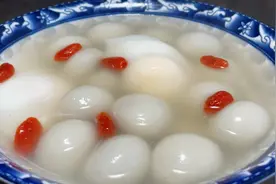 煮汤圆到底是冷水还开水下锅？很多人都做错了，总厨教你新颖做法视频封面
