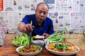 看看粉丝朋友给大叔邮寄了啥东西？把他感动得热泪盈眶，太感人了视频封面