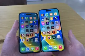 左手拿iPhone14Pro，右手拿iPhone14Pro Max，简直太舒服了！视频封面