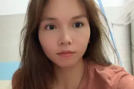 孩子哭闹孩子爸没耐心就对着孩子吼，孩子妈妈看不下去了？视频封面
