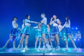 韩国女团演唱会，劲歌热舞，视听尊享。视频封面