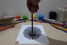 纸上画的立体黑洞，居然形成了神奇的视觉！你也可以收藏试试哦！视频封面