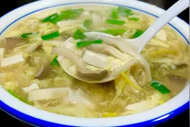 蘑菇豆腐肉丝三鲜汤好喝有技巧，教你一招，清淡营养，非常美味视频封面