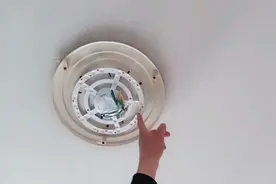 如何更换吸顶灯里面的LED灯片。视频封面