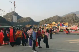 兄弟姐妹们相邀中国爱情小镇游视频封面