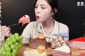 六种口味的千层蛋糕，搭配浓香奶茶，搭配葡萄解腻，满口甜香