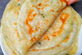 家常烙饼好吃有诀窍，记住这个和面的比例，柔软又多层凉了也不硬