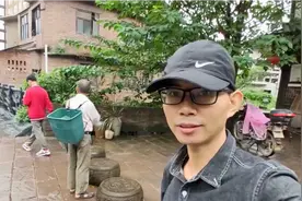 重庆铜梁安居古镇147赶场，老人小孩排队理发，4元一人视频封面