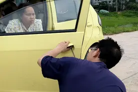 自己亲自动手换车门把手，至少省100元以上人工费吧视频封面