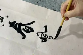 我与春风皆过客，你携秋水揽星河，愿有岁月可回首，且以深情共…视频封面