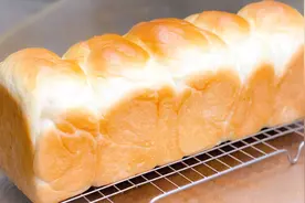 冬天里面包出炉不一会就硬梆梆的，用这个方法即便凉透了也是软的视频封面