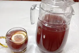 酸梅汤真材实料自己熬才好喝，两种配方、详细熬制流程，全教你视频封面