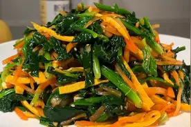 年夜饭的餐桌上别总是大鱼大肉，做一盘这样的凉拌菜，清爽又解腻视频封面