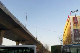 太原服装城老板十一月销售额下降了130万，整晚都睡不着觉。好难视频封面